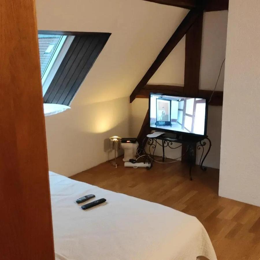 GITE AU PETIT RUISSEAU-Etage et combles-maison alsacienne 4 personnes 3 nuitées minimum Langensoultzbach Esterno foto